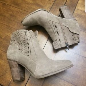 Vince Camuto Fenyia Foxy Verona "Ash" tan Western  booties